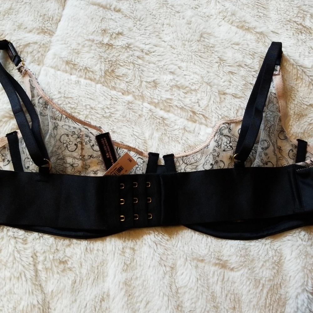 Victoria's Secret VERY SEXY unlined demi - Picture 7 of 8